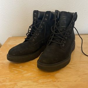 Black timberland boots slightly worn